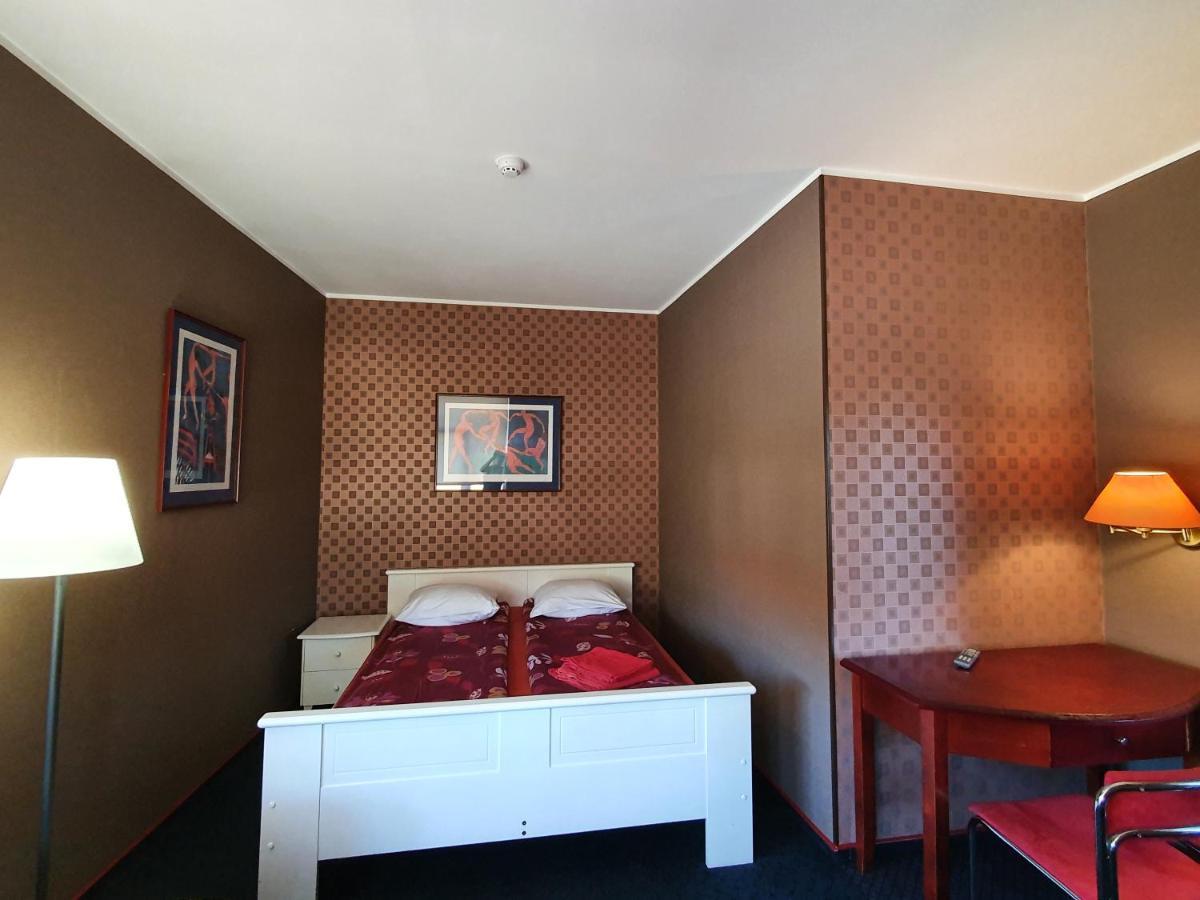 Otra Elpa Hotel Валка Екстериор снимка